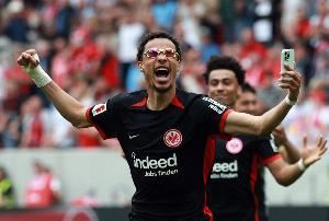  小吧译言家|锋线代练6年净赚3个亿，法兰克福玩转“足坛食物链”
