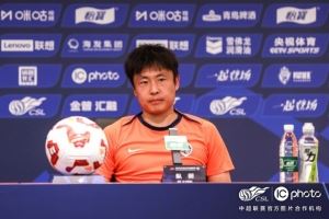  郑龙：这场比赛有一些红牌和停赛，但是不影响我们对胜利的渴望